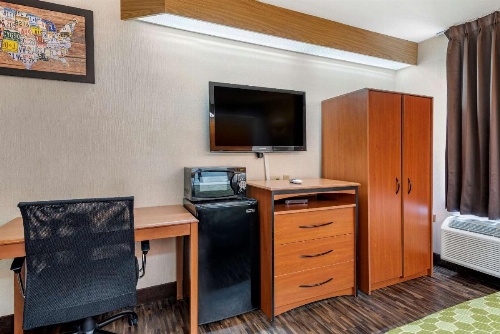 Econo Lodge North Academy image 13