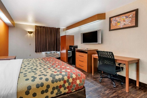 Econo Lodge North Academy image 14