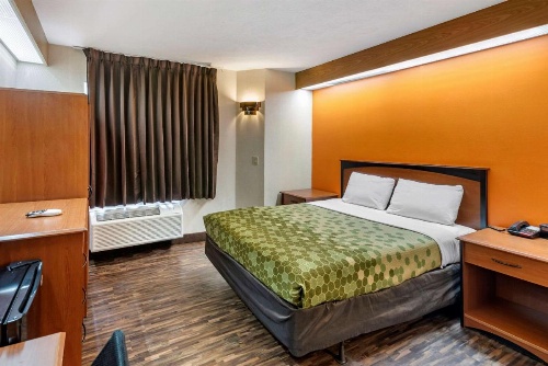 Econo Lodge North Academy image 15