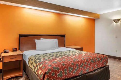 Econo Lodge North Academy image 8